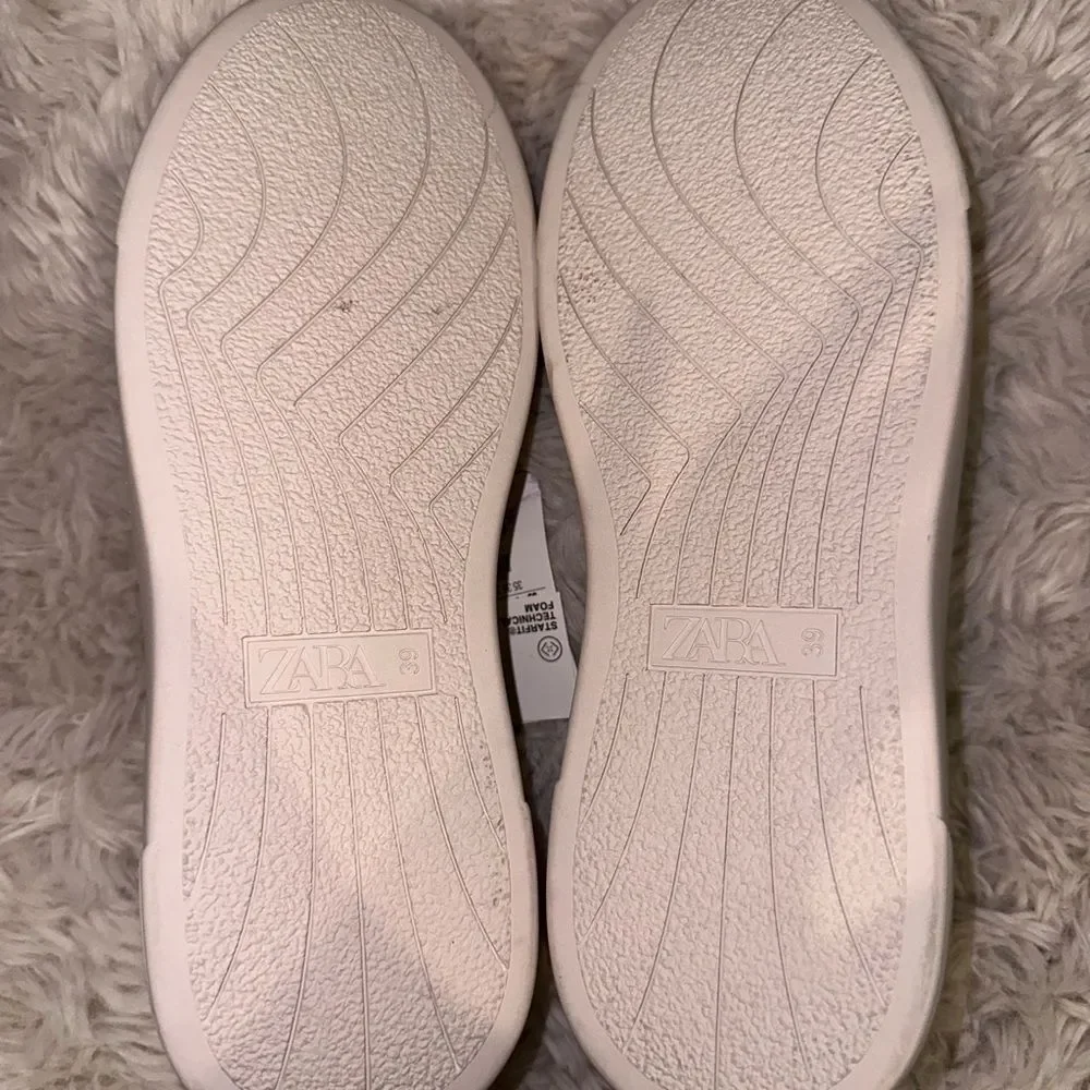 ZARA sneakers size 8. Plaid design sneakers. Beige color. New never worn. W/tags